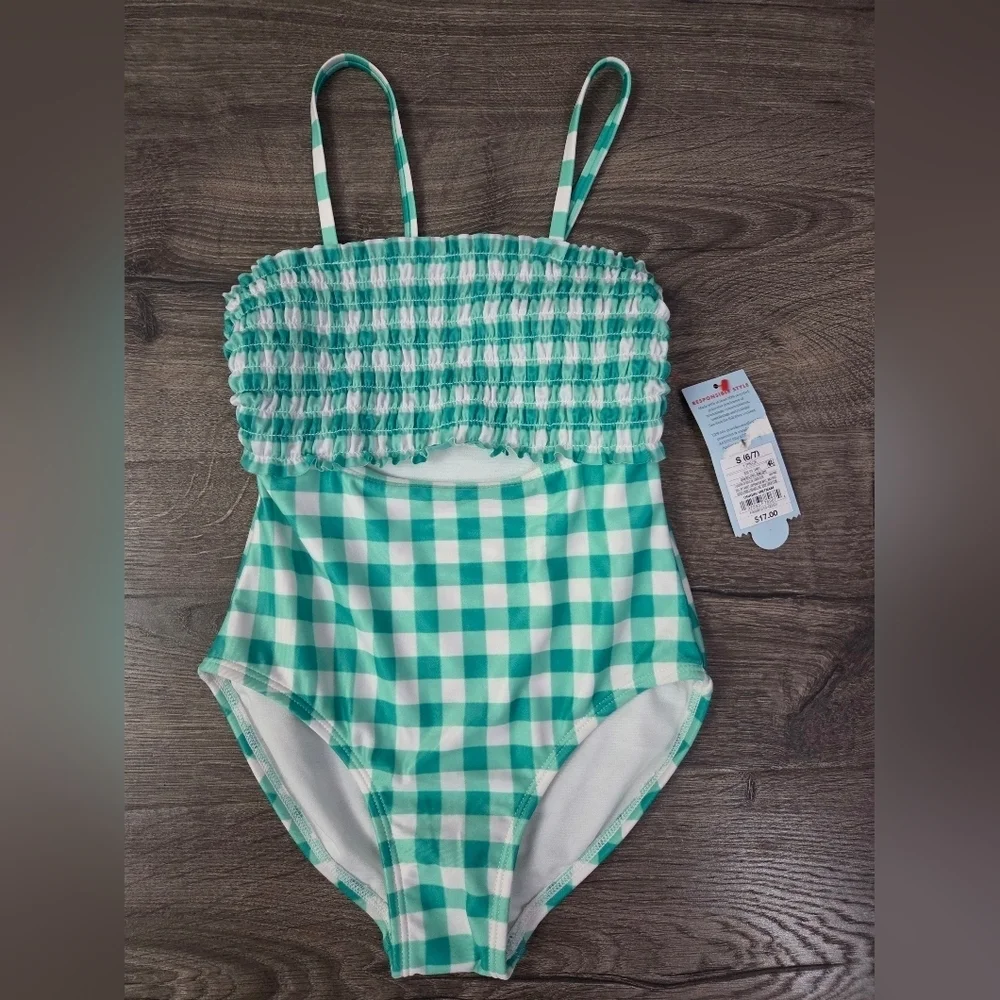 Girls swimsuit size S 6/7 NWT
